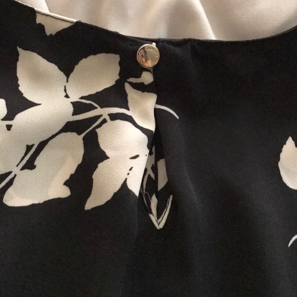 Vince Camuto Blouse Size XS - Picture 6 of 6
